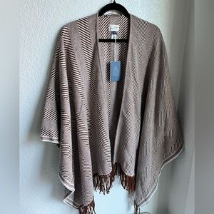 Universal Thread NWT brown and tan ruana